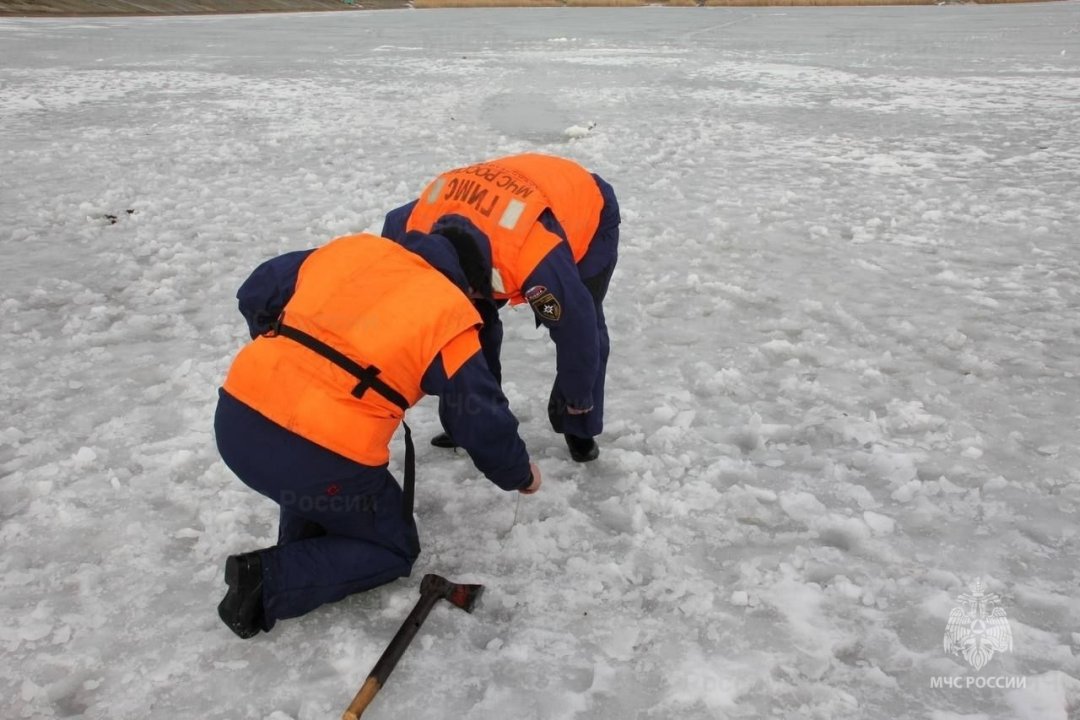 Выход на лед в период оттепели опасен!